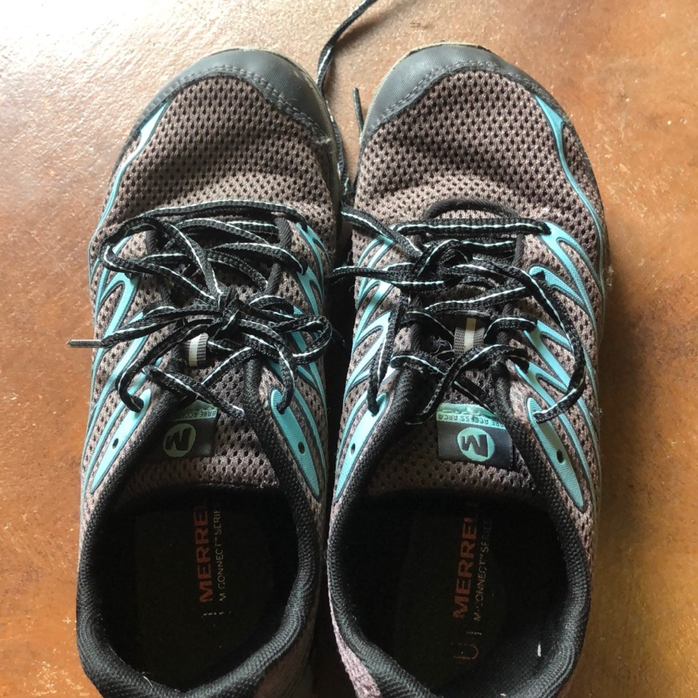 Women’s Merrell vibrant sole sneakers